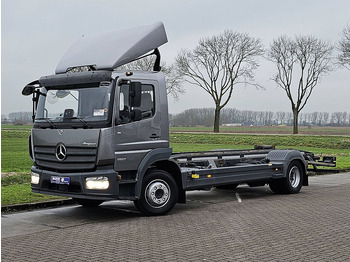 Container transporter/ Swap body truck Mercedes-Benz ATEGO 1227: picture 3