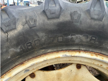 Tire Pirelli 480\70 R38 TM 700: picture 2