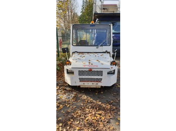 Baggage tractor TOYOTA