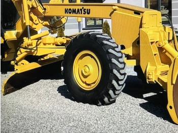 Grader Komatsu GD530A mit 5-Zahn Heckaufreißer: picture 3