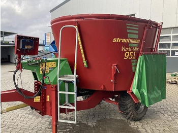 Forage mixer wagon STRAUTMANN