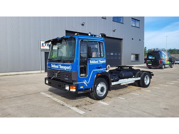 Tractor unit VOLVO FL6