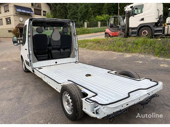 Cab chassis truck, Van Renault Master: picture 3