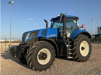 Farm tractor NEW HOLLAND T8