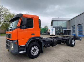 Cab chassis truck VOLVO FM9 260