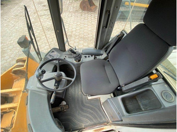 Wheel loader Liebherr L564: picture 4