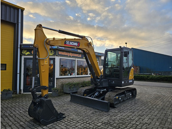 Mini excavator XCMG XE60GA: picture 2