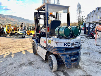 LPG forklift KOMATSU Chariot élévateur à gaz FG25T-11E (AVEC PINCE): picture 2