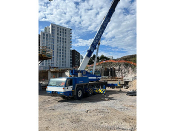 Mobile crane TADANO