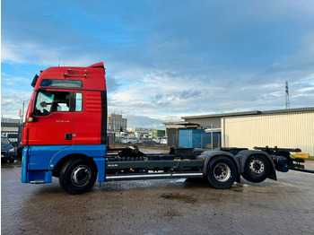 Container transporter/ Swap body truck MAN TGX 26.470 XXL 6x2  BDF+Retarter +Standklima: picture 3