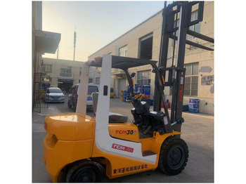 Diesel forklift TCM