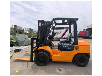 Diesel forklift TOYOTA