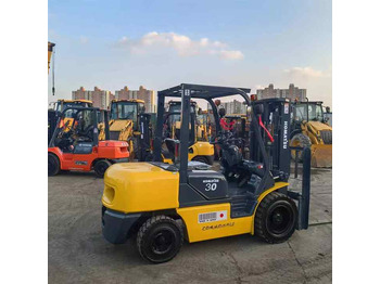 Diesel forklift Used Komatsu original Japan Forklift 3 ton FD30 forklift good condition for sale in Shanghai yard: picture 3