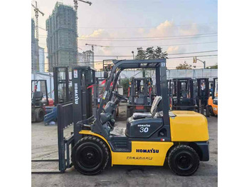 Diesel forklift Used Komatsu original Japan Forklift 3 ton FD30 forklift good condition for sale in Shanghai yard: picture 2