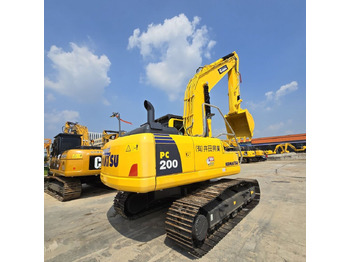 Crawler excavator Komatsu PC200-8: picture 3