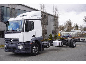 Cab chassis truck MERCEDES-BENZ Actros 1824