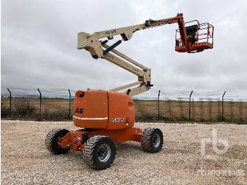 Articulated boom JLG