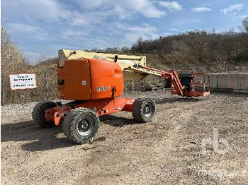 Articulated boom JLG