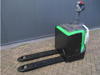 Pallet truck Cesab P320: picture 2