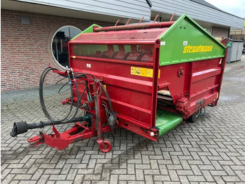 Forage mixer wagon STRAUTMANN