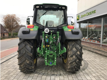 Farm tractor John Deere 6110M: picture 4