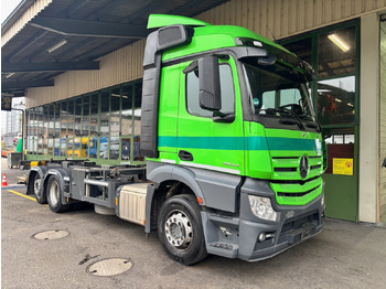 Container transporter/ Swap body truck MERCEDES-BENZ Actros 2543