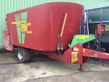 Forage mixer wagon STRAUTMANN