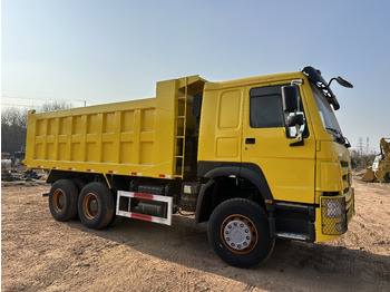 Tipper for transportation of bulk materials SINOTRUK HOWO 371: picture 2