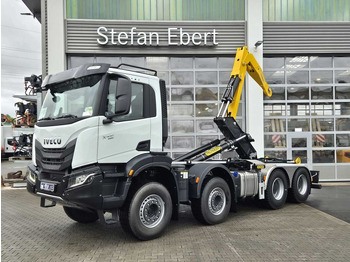 Hook lift truck IVECO