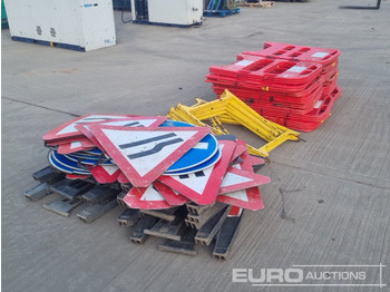 Construction equipment Bundle of Road Signs, Safety Barrier & Metal Fencing: picture 5