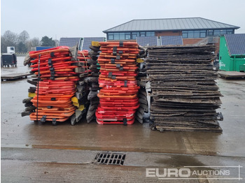 Construction equipment Bundle of Tracking Boards (3 of), Bundle of Plastic Pedestrian Safery Barriers (2 of): picture 2