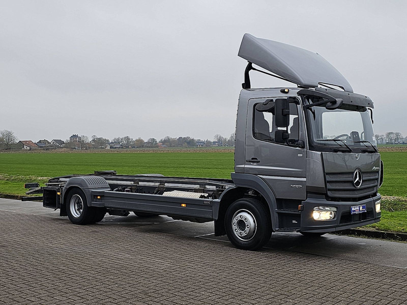 Container transporter/ Swap body truck Mercedes-Benz ATEGO 1227: picture 6