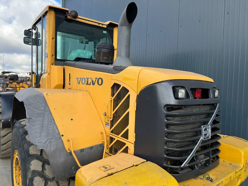 Wheel loader Volvo L120F: picture 8