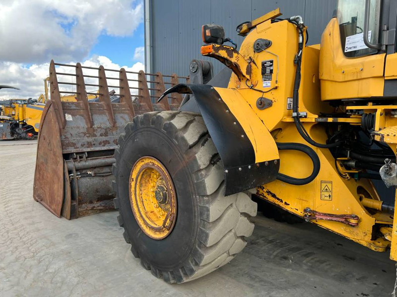 Wheel loader Volvo L120F: picture 17