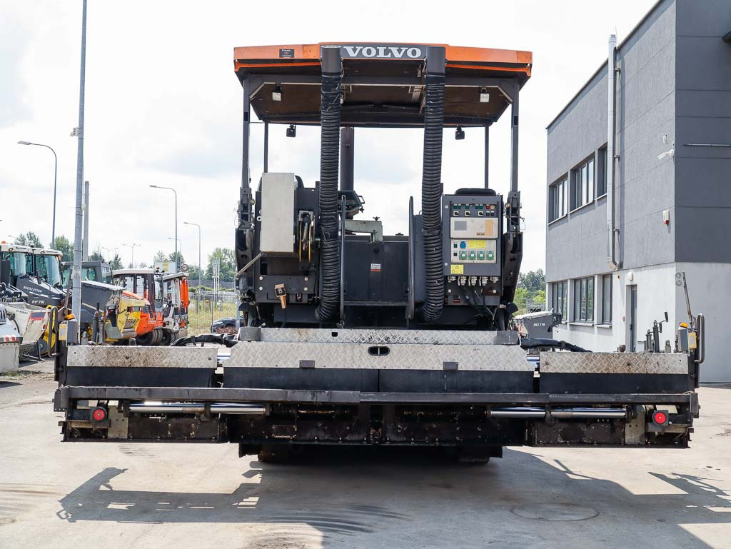 Asphalt paver VOLVO ABG P6820C: picture 8