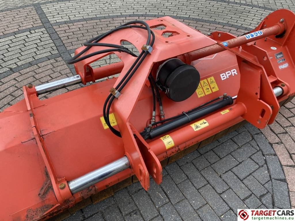 Leasing of Kuhn BPR305 Flail Mowing Deck 305cm  Kuhn BPR305 Flail Mowing Deck 305cm: picture 15