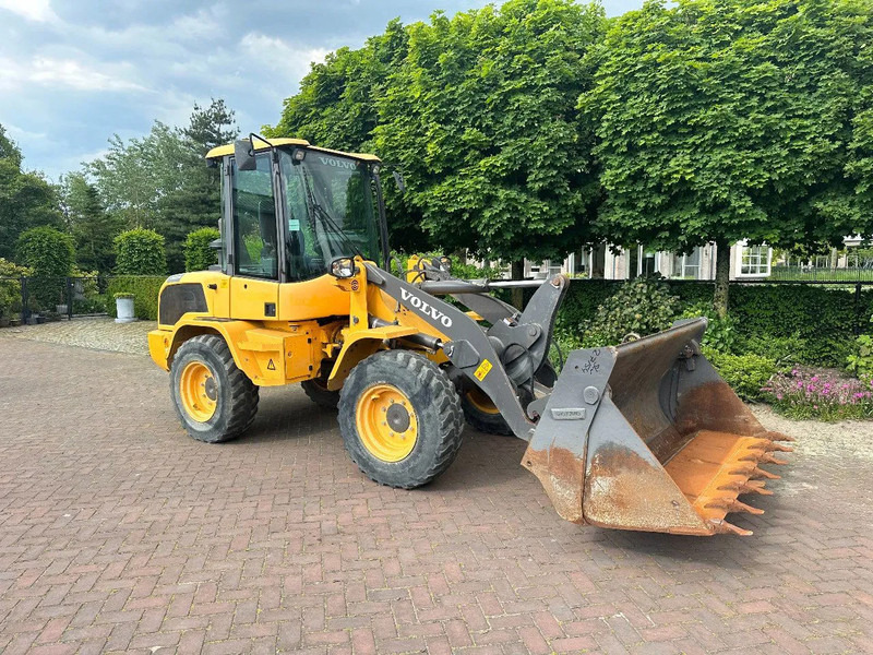 Wheel loader Volvo L30G: picture 6