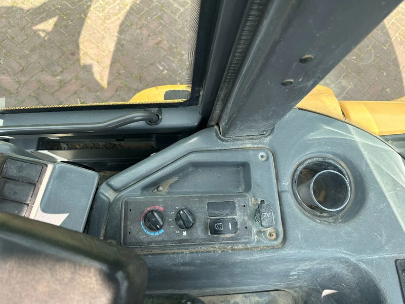 Wheel loader Volvo L30G: picture 15