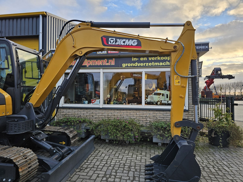 Mini excavator XCMG XE60GA: picture 8