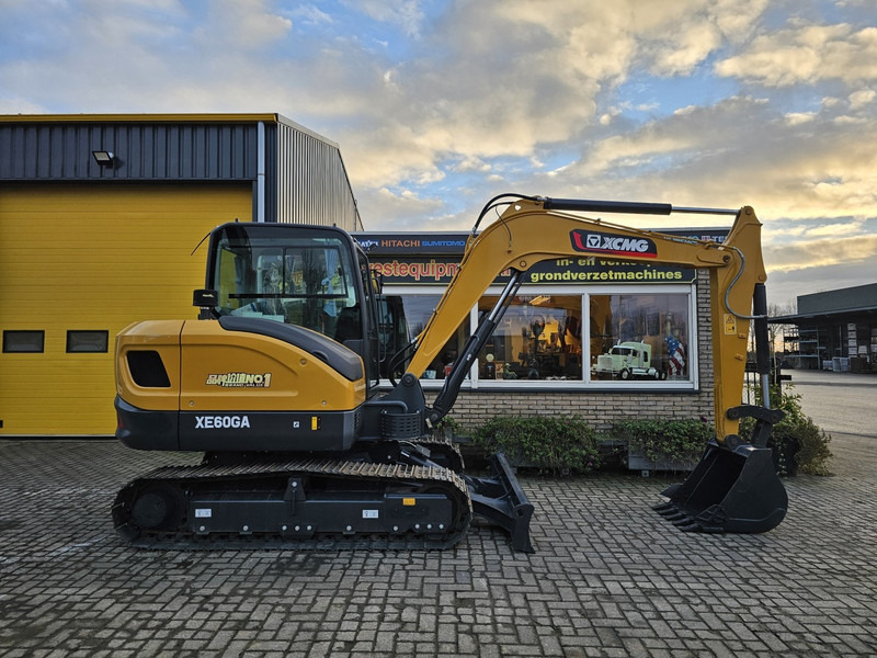 Mini excavator XCMG XE60GA: picture 6