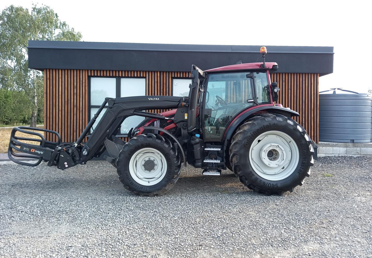 Farm tractor Valtra G, Agco power MBTN - D5, 115 A: picture 7