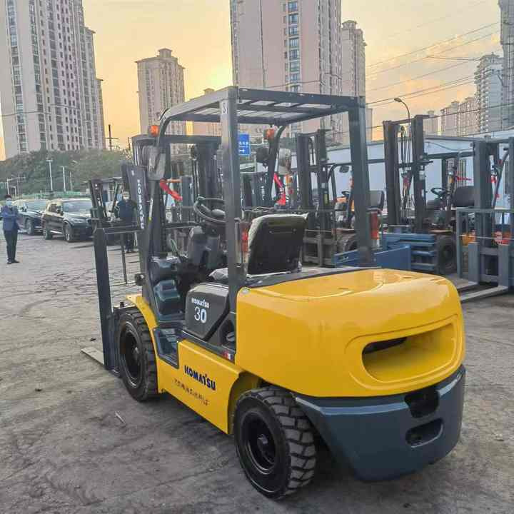 Diesel forklift Used Komatsu original Japan Forklift 3 ton FD30 forklift good condition for sale in Shanghai yard: picture 6