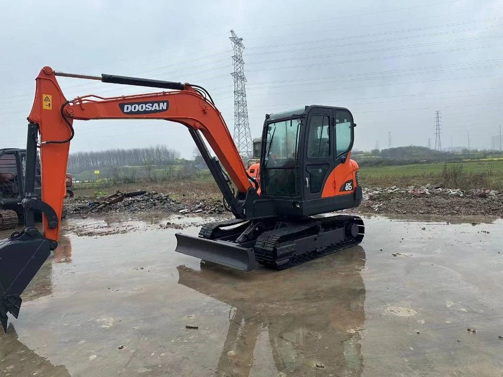 Mini excavator Doosan DX 60 R: picture 8