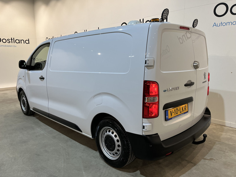 Small van, Electric van Peugeot e-Expert EV L2 75 kWh Servicebus / Inrichting / 100% Elektrisch / Airco / 220V. / Trekhaak / Camera / Cruise Control / Navigatie / CarPlay / 3-Zits 13.000 KM !!: picture 20