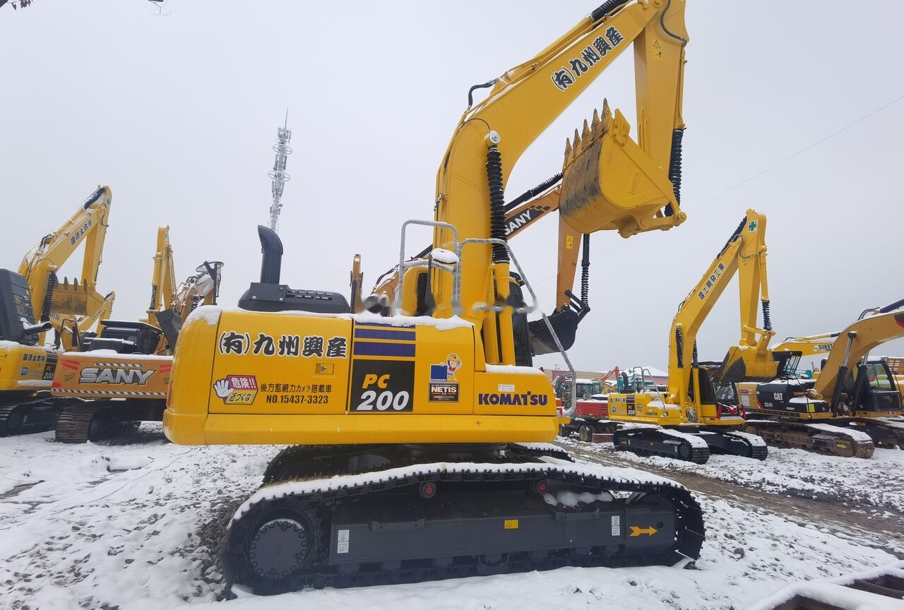 Crawler excavator Komatsu PC200-8: picture 7