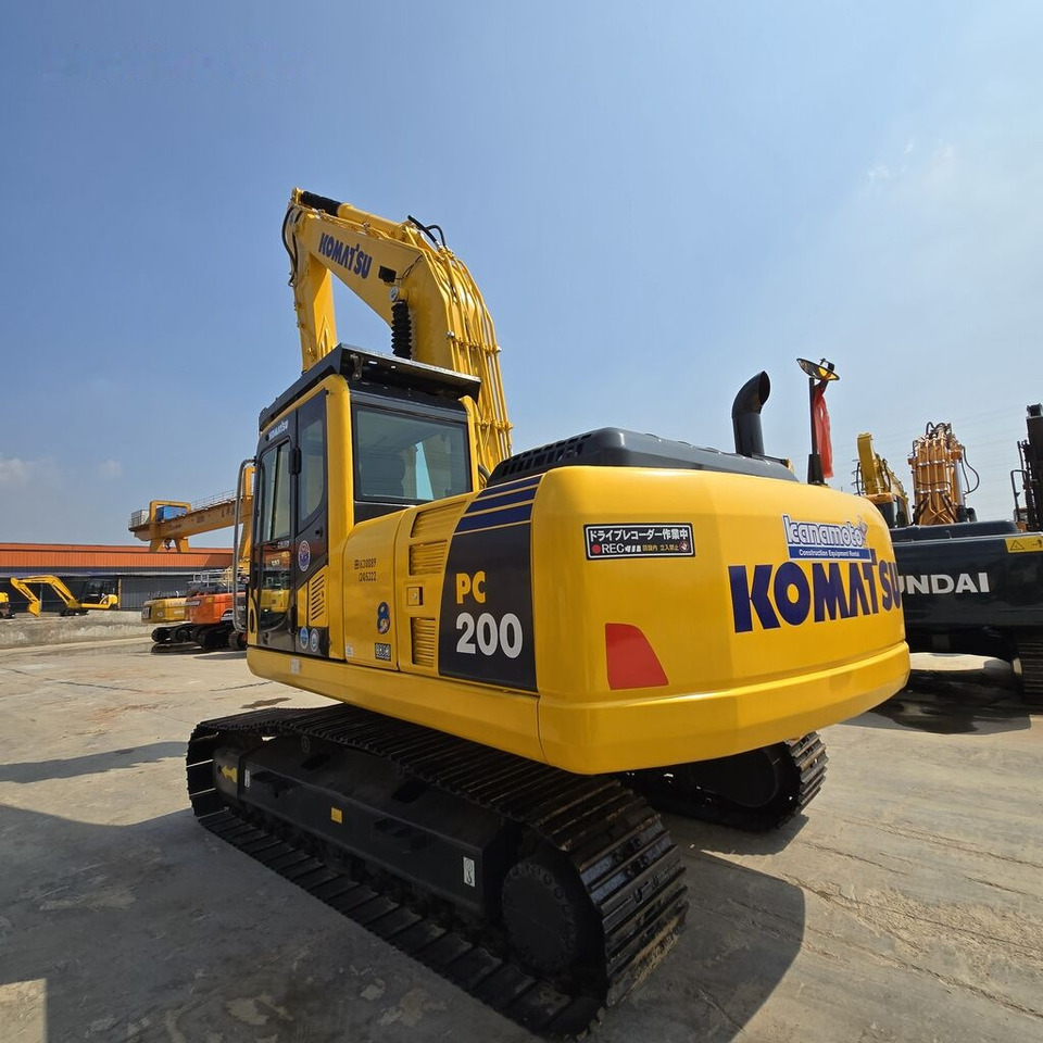 Crawler excavator Komatsu PC200-8: picture 10