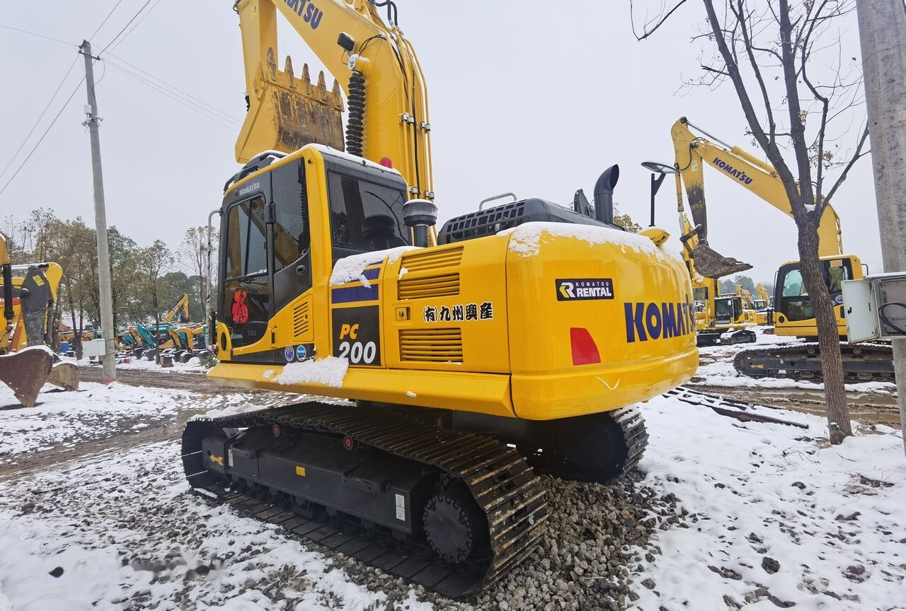 Crawler excavator Komatsu PC200-8: picture 11