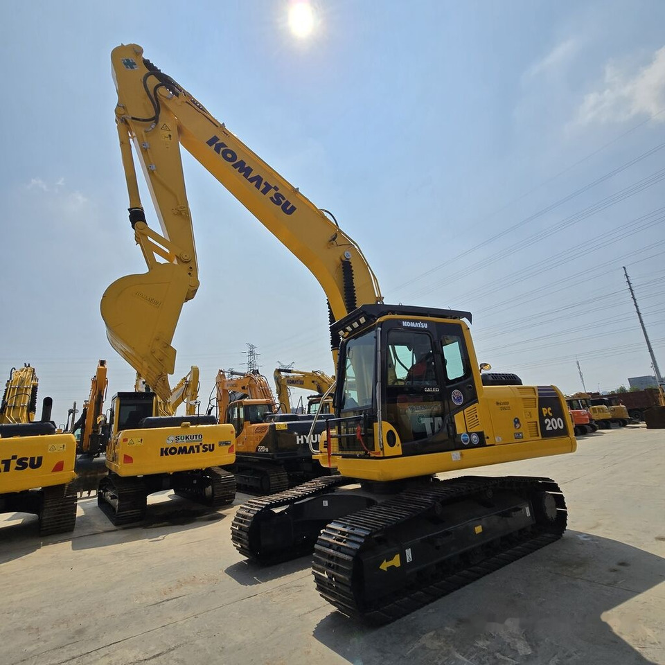 Crawler excavator Komatsu PC200-8: picture 9