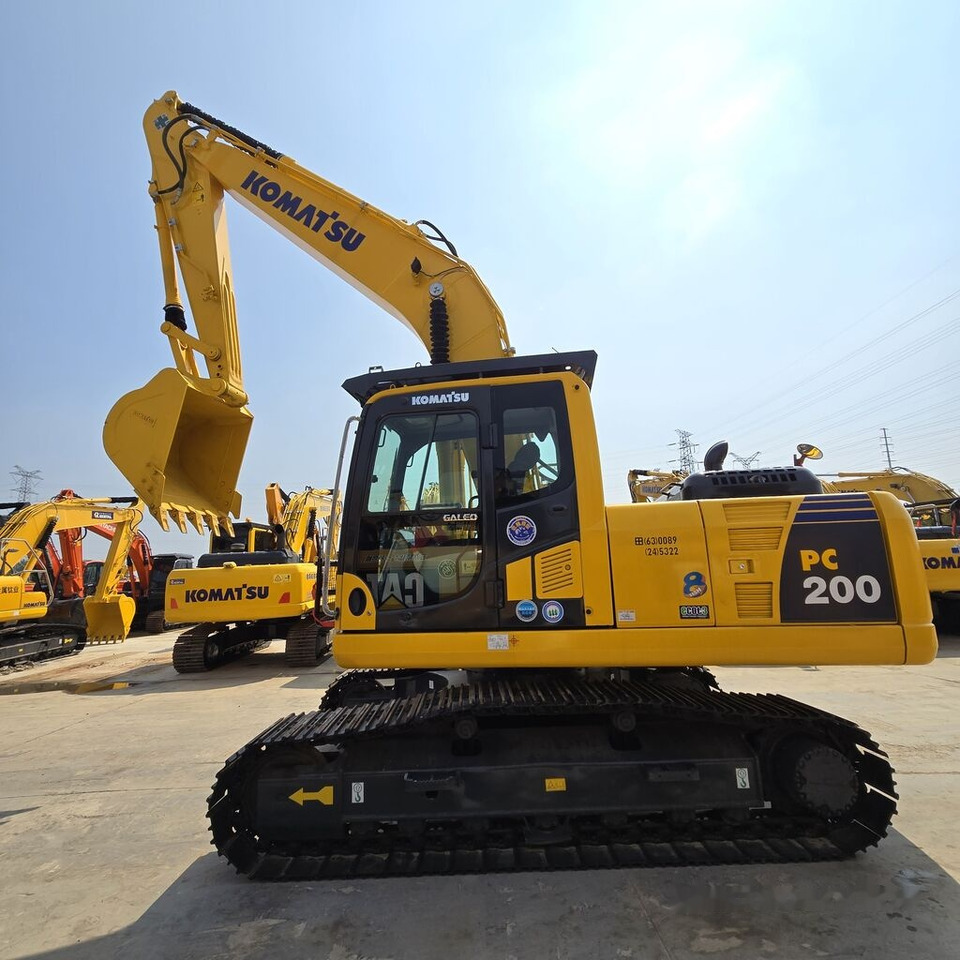 Crawler excavator Komatsu PC200-8: picture 8