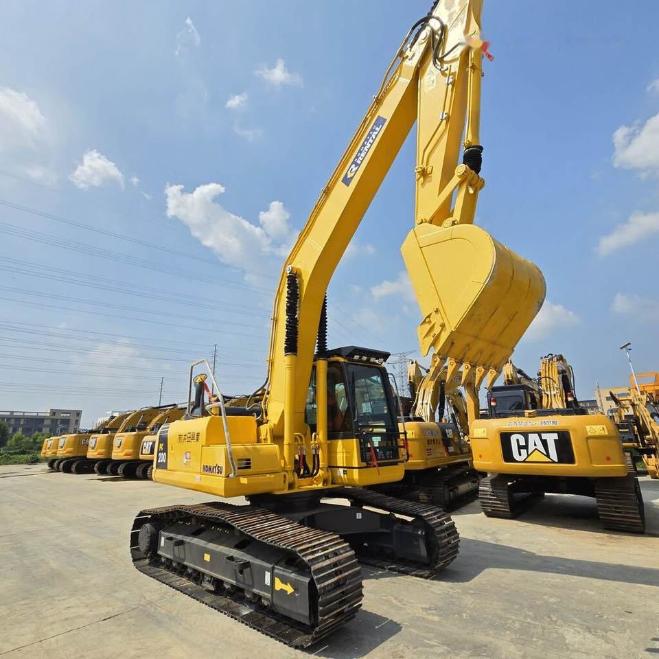 Crawler excavator Komatsu PC200-8: picture 6